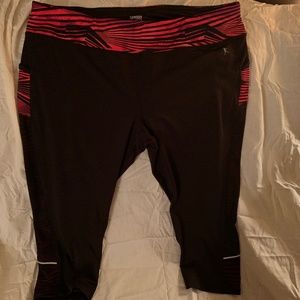 Danskin Now Capri Workout Leggings